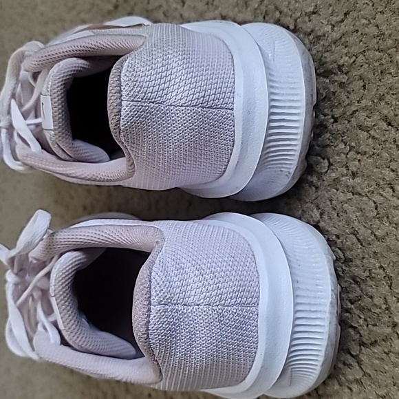 Pink nikes - Picture 5 of 8